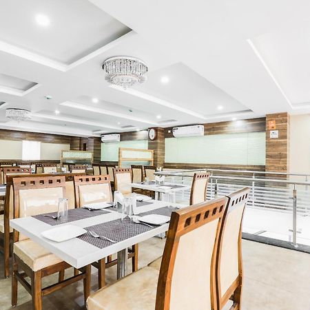 Capital O Sky Grand Hotell Hyderabad Exteriör bild