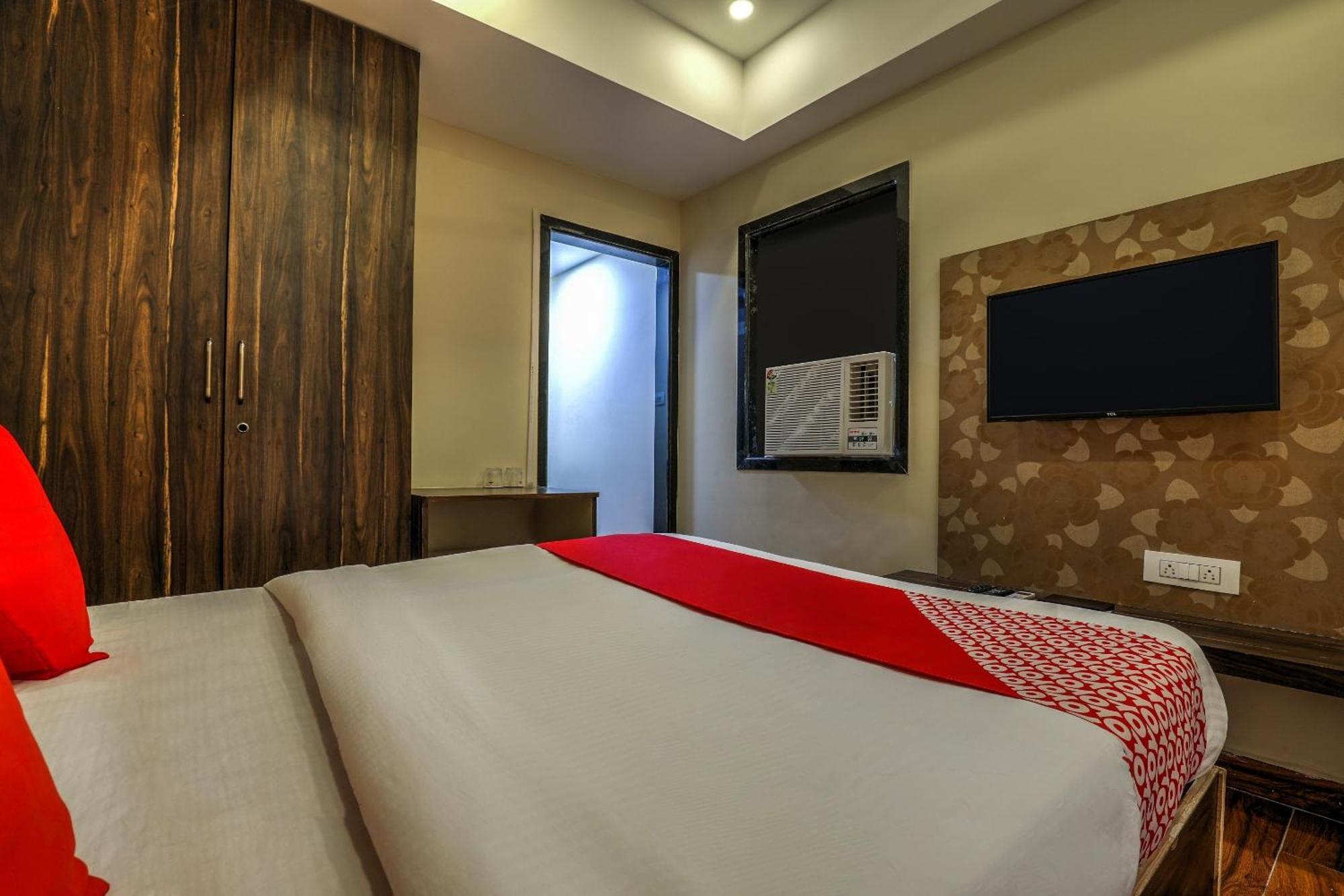 Capital O Sky Grand Hotell Hyderabad Exteriör bild