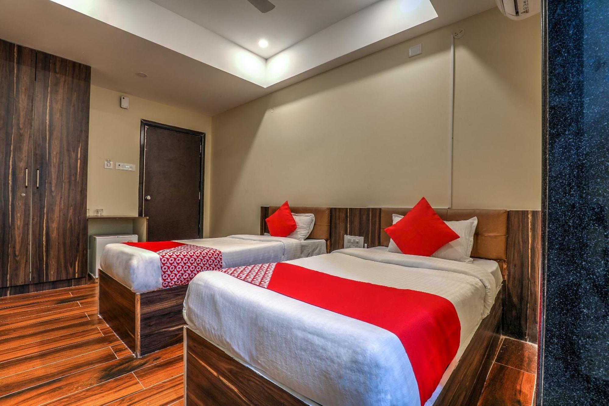 Capital O Sky Grand Hotell Hyderabad Exteriör bild
