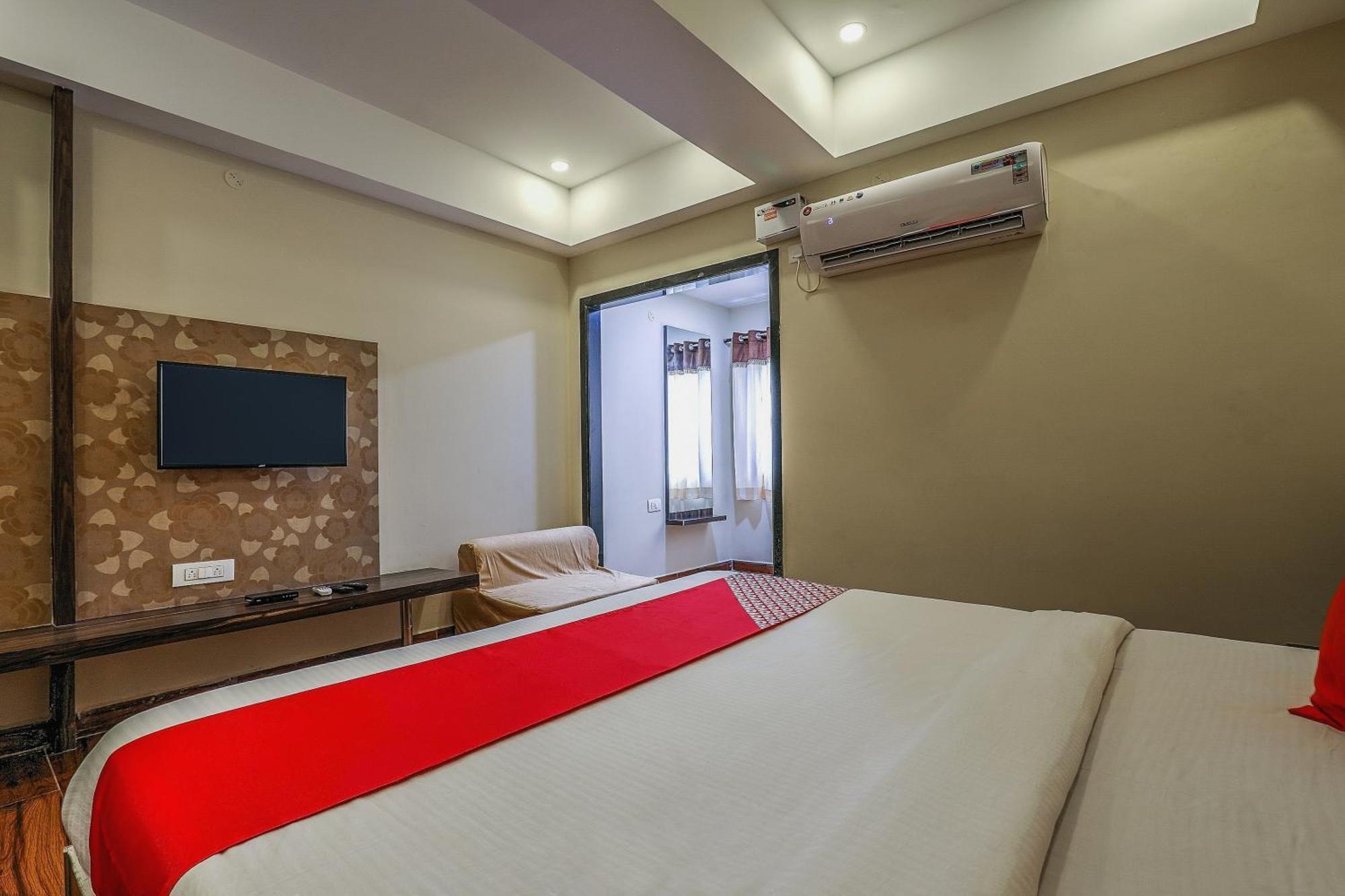 Capital O Sky Grand Hotell Hyderabad Exteriör bild