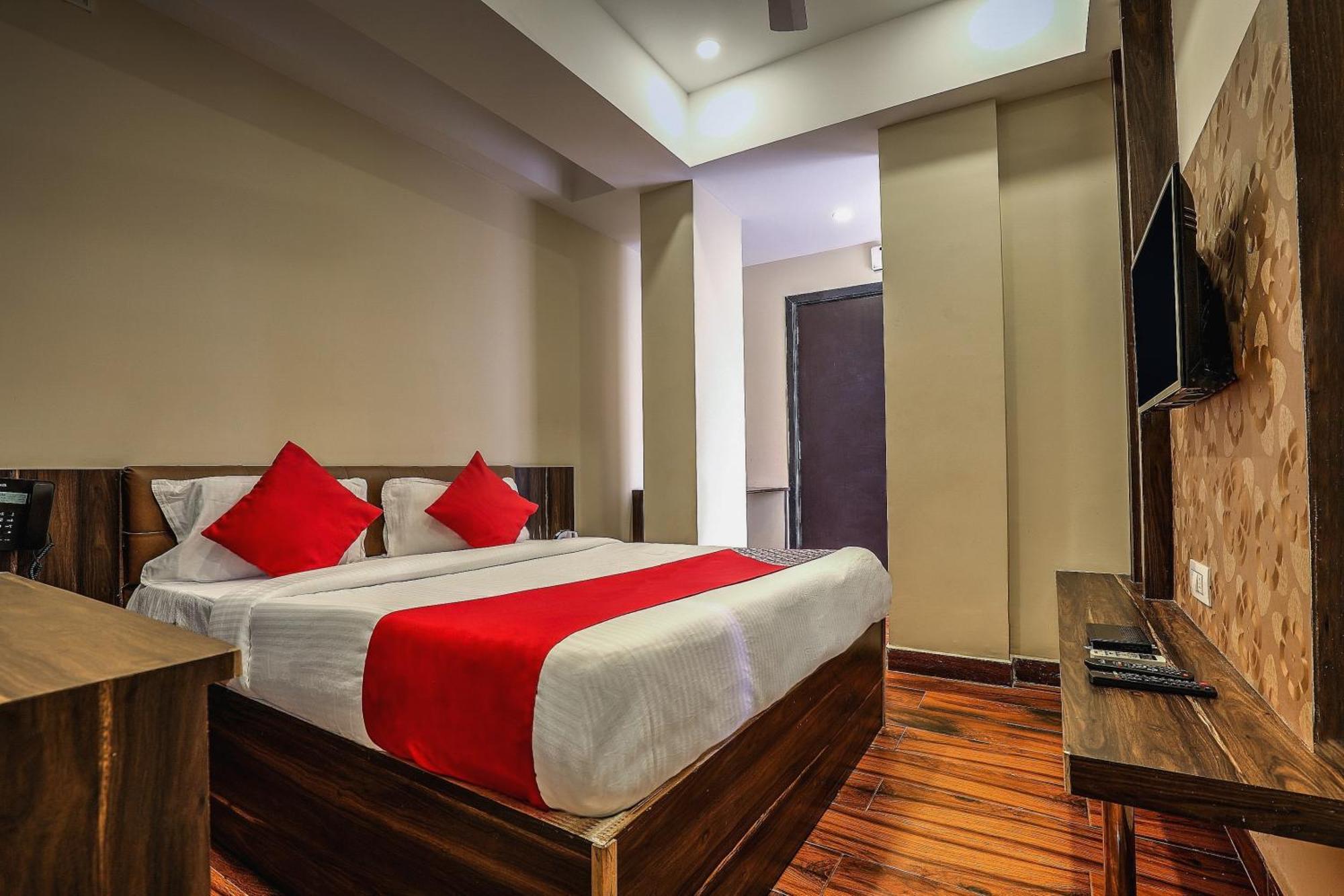 Capital O Sky Grand Hotell Hyderabad Exteriör bild