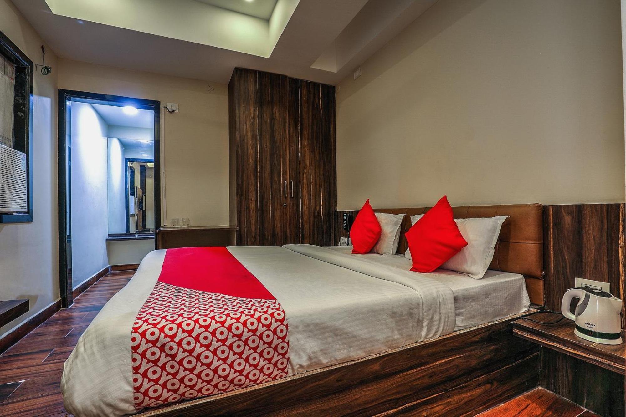 Capital O Sky Grand Hotell Hyderabad Exteriör bild