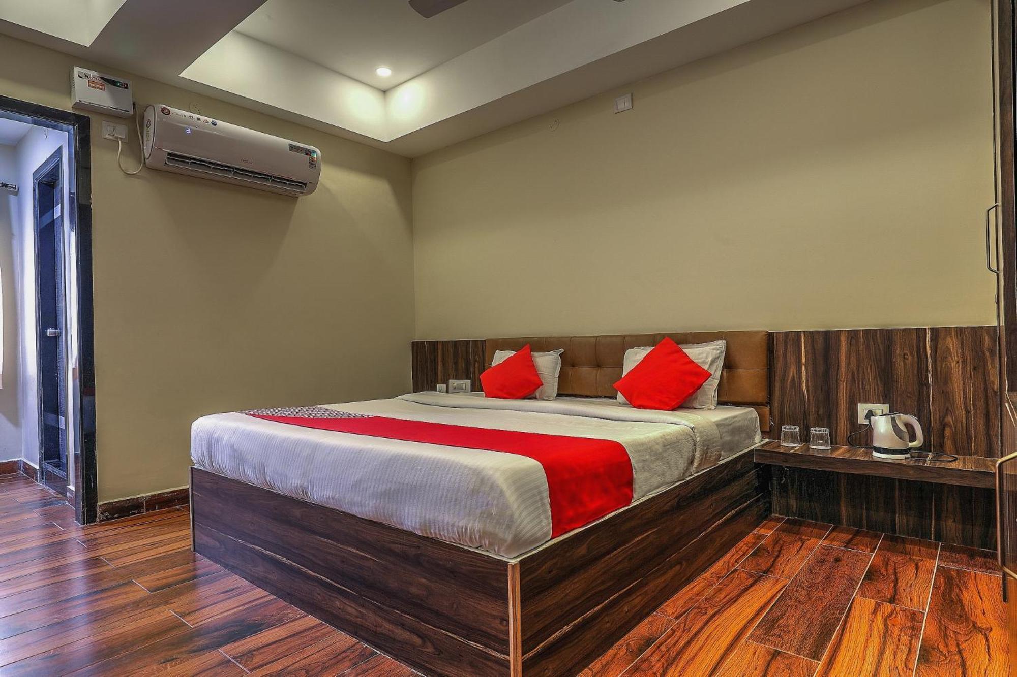 Capital O Sky Grand Hotell Hyderabad Exteriör bild