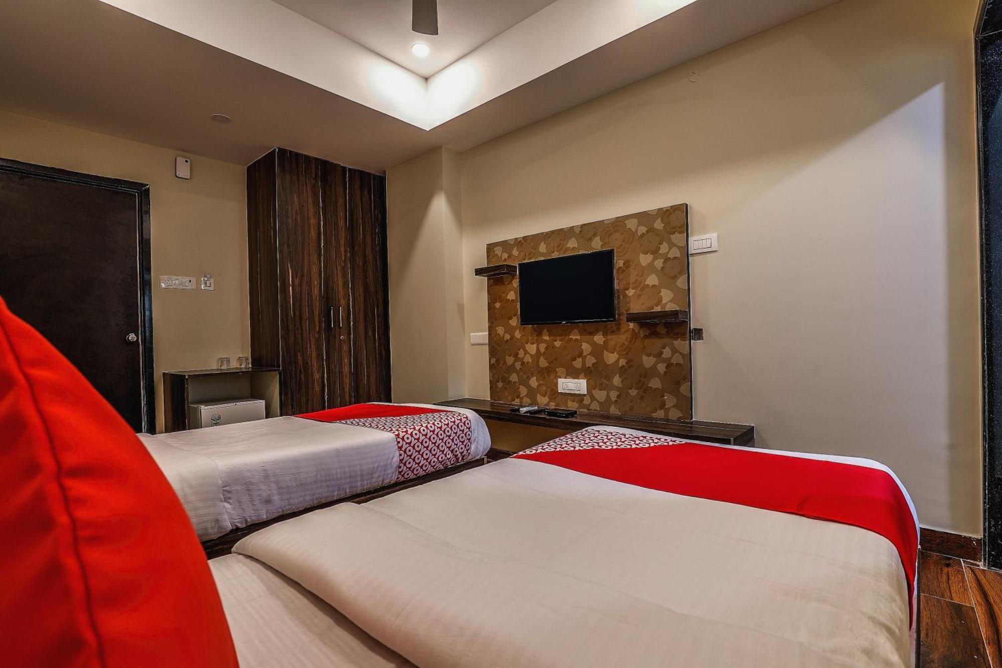 Capital O Sky Grand Hotell Hyderabad Exteriör bild