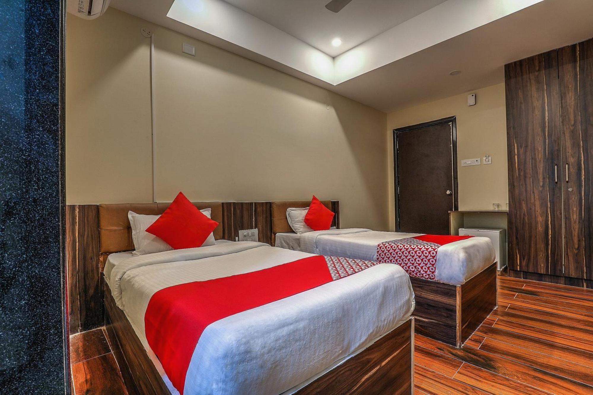 Capital O Sky Grand Hotell Hyderabad Exteriör bild
