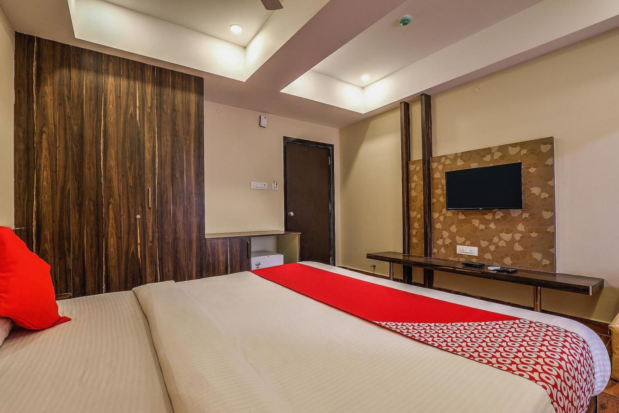 Capital O Sky Grand Hotell Hyderabad Exteriör bild