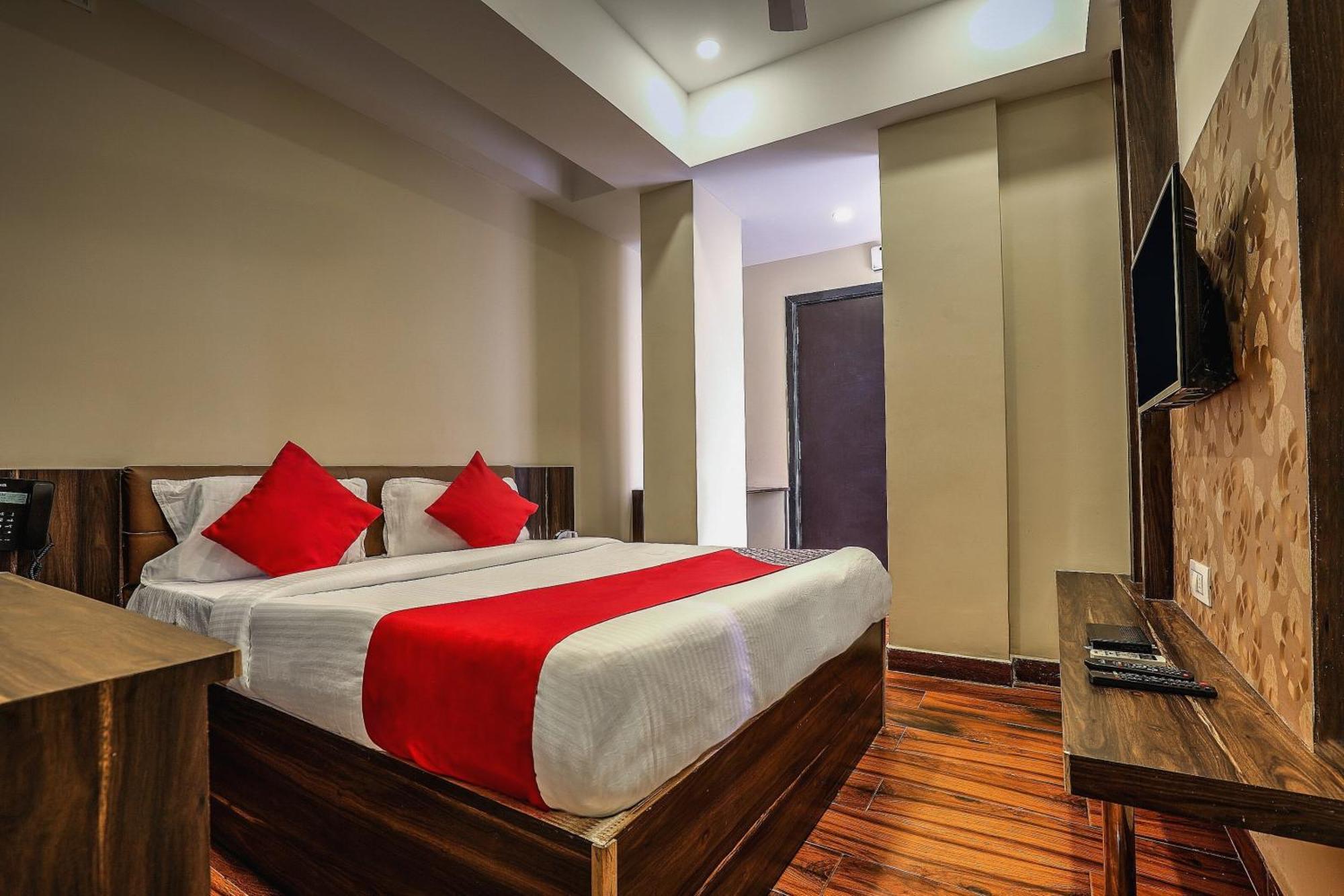 Capital O Sky Grand Hotell Hyderabad Exteriör bild