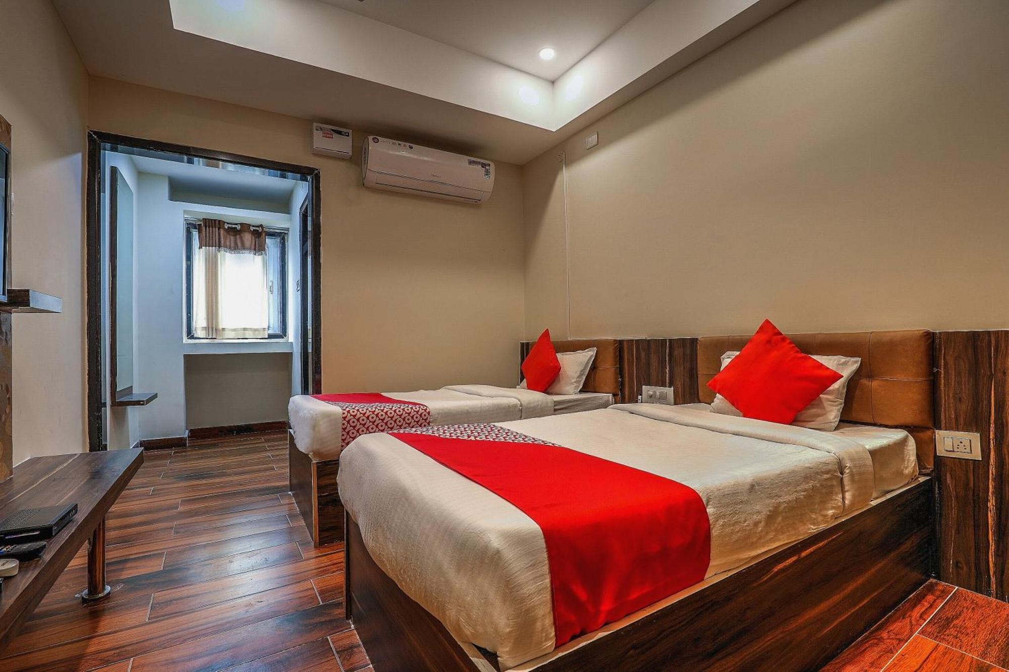 Capital O Sky Grand Hotell Hyderabad Exteriör bild